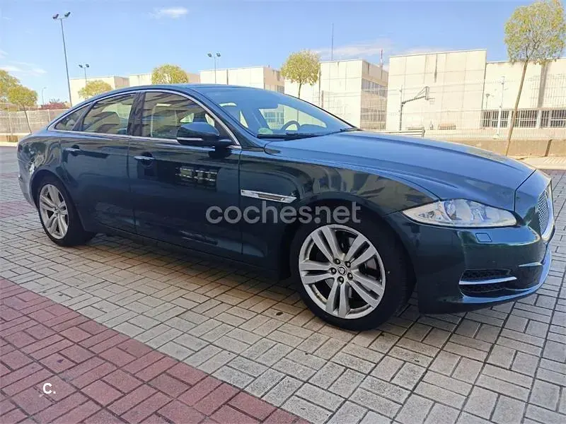 Usado Jaguar XJ Portfolio 275 CV (202 kW) 2012 Verde Berlina