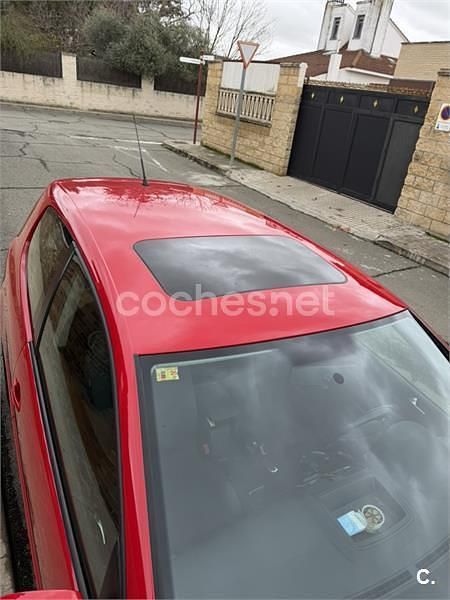 Usado VW Golf V Highline 105 CV (77 kW) 2007 Rojo Berlina