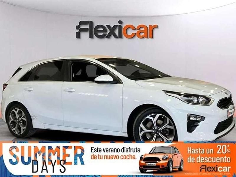 Blanco Usado 2018 Kia Ceed 2 Berlina | 11.990 € (Buen precio) - Imagen 1/4