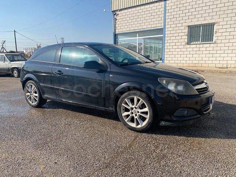 Usado Opel Astra GTC Enjoy 100 CV (73 kW) 2005 Negro Berlina