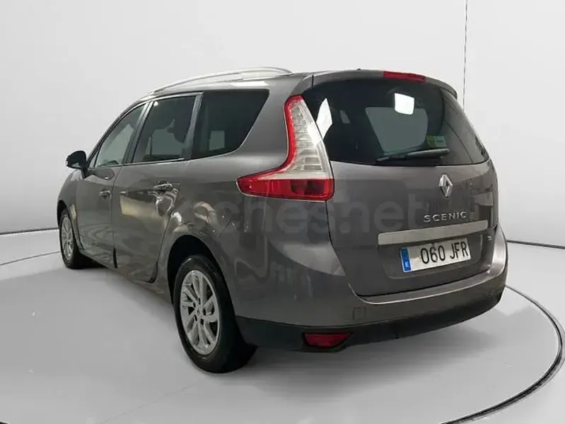 Usado Renault Grand Scénic 115 CV (84 kW) 2015 Gris / plata Monovolumen