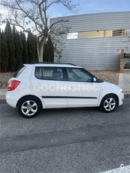 Usado Skoda Fabia Elegance 85 CV (62 kW) 2012 Blanco Utilitario