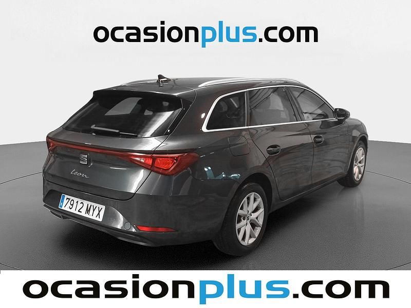 Usado Seat Leon Style 116 CV (85 kW) 2025 Gris / plata Familiar