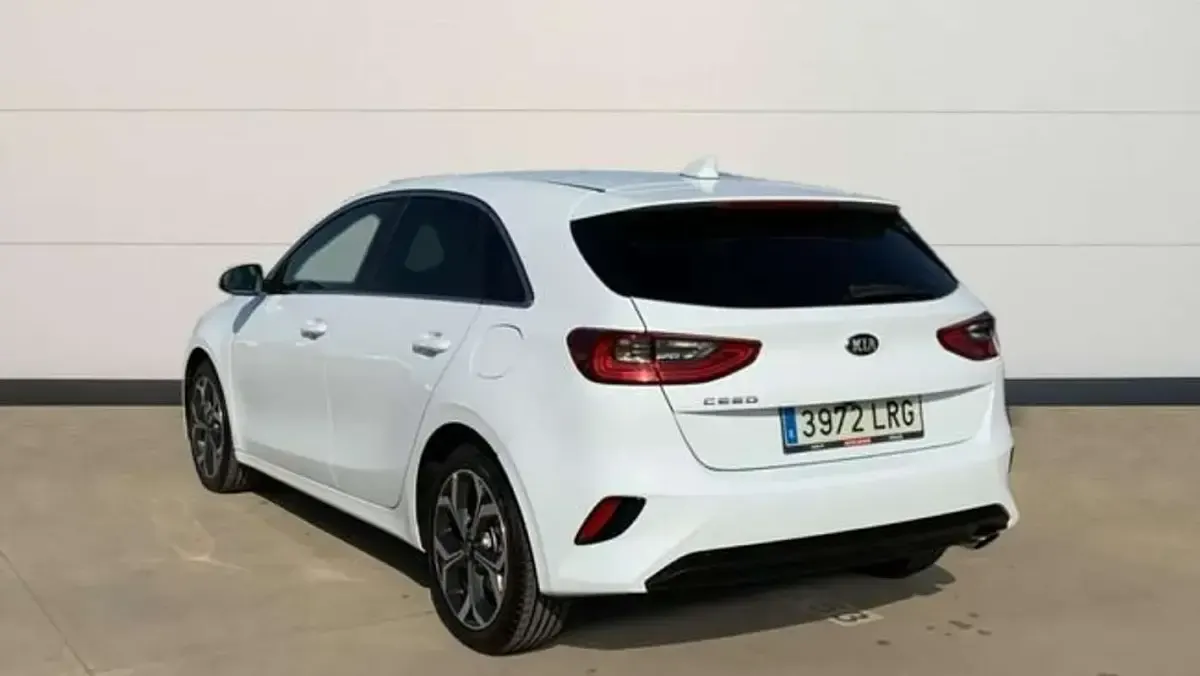 Usado Kia Ceed 101 CV (74 kW) 2021 Blanco Utilitario