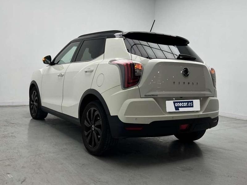 Usado SsangYong Tivoli Limited 163 CV (119 kW) 2021 Blanco/techo negro SUV