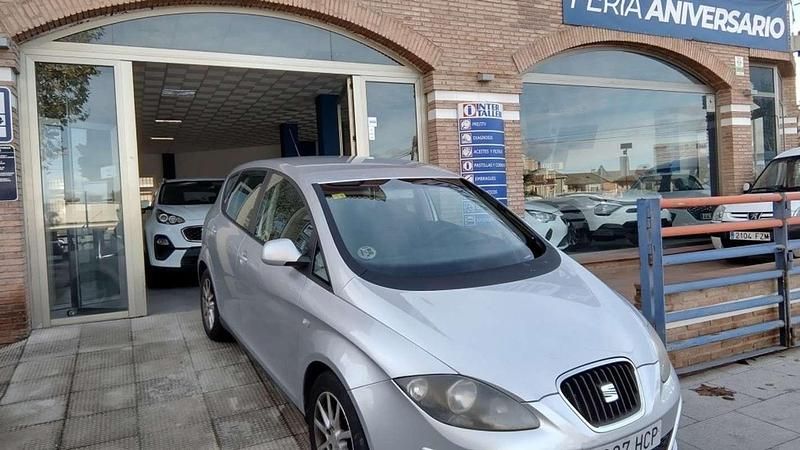 Usado Seat Altea Style 105 CV (77 kW) 2011 Gris Monovolumen