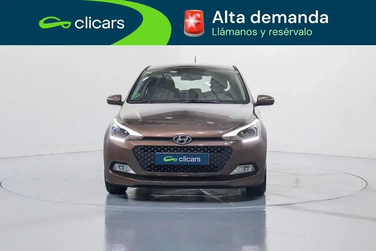 Używany Hyundai i20 85 KM (62 kW) 2016 Brązowy Sedan/Limuzyna