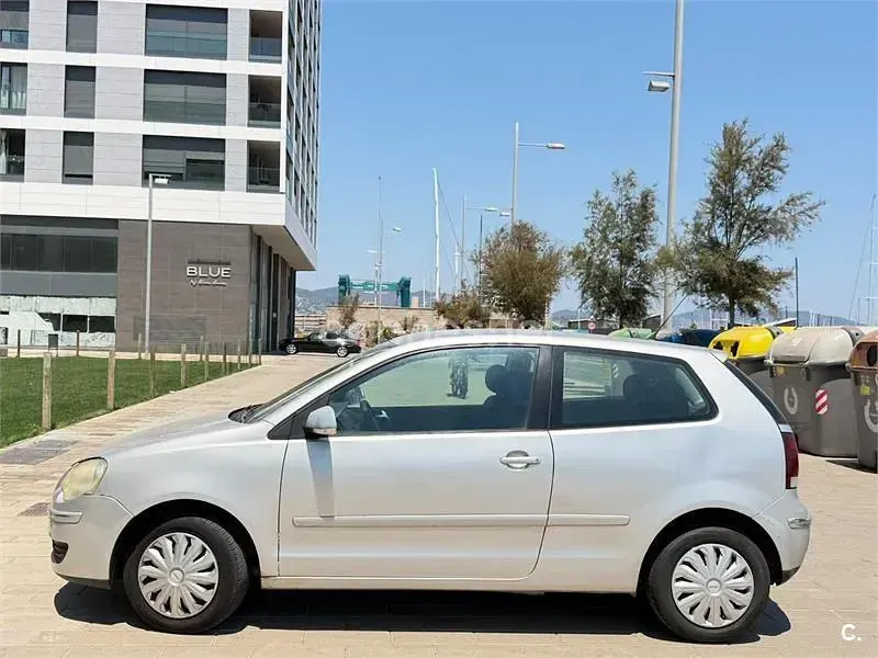 Usado VW Polo Match 70 CV (51 kW) 2006 Gris / plata Utilitario