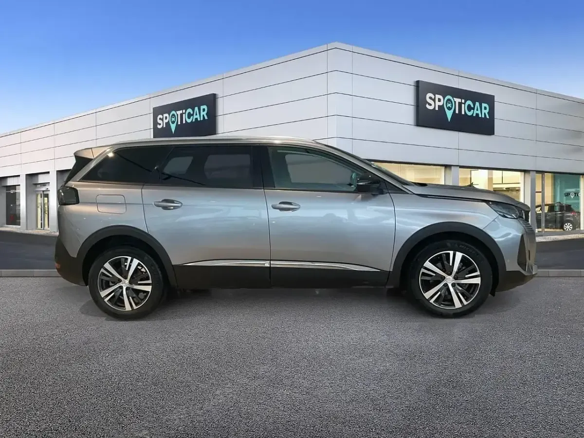 Usado Peugeot 5008 Allure 130 CV (95 kW) 2021 Gris SUV