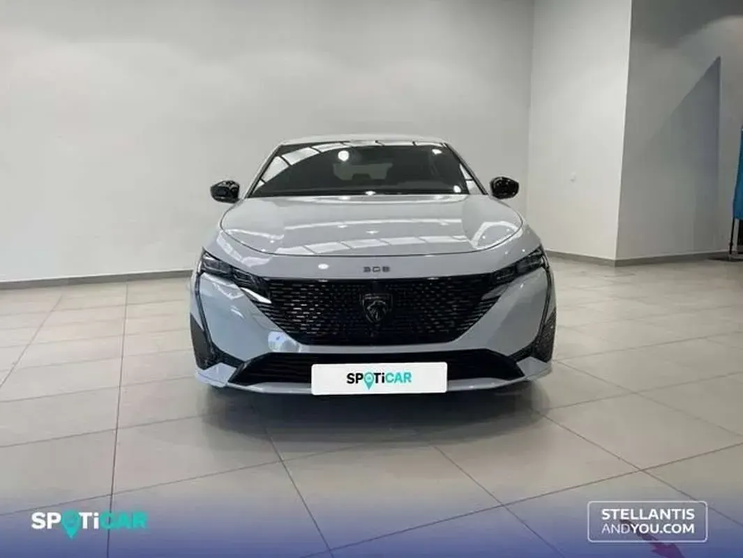 Usado Peugeot 308 GT 136 CV (100 kW) 2025 Blanco Berlina