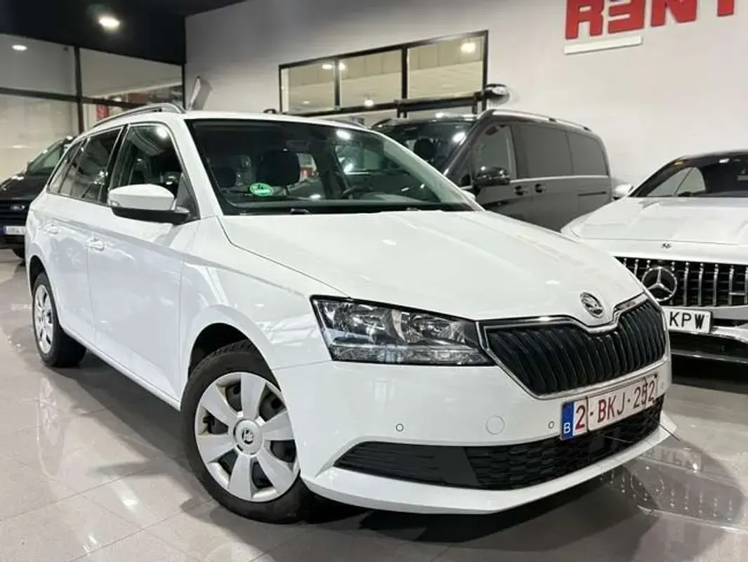 Usado Skoda Fabia Ambition 110 CV (80 kW) 2021 Blanco Utilitario