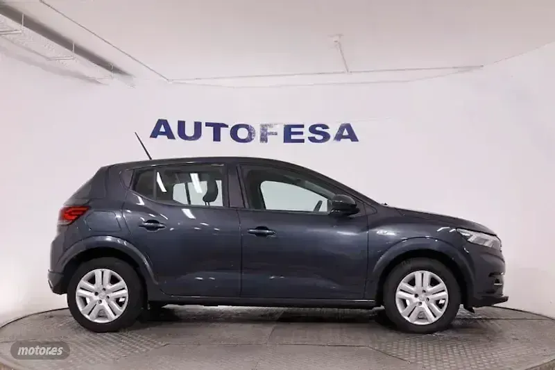Usado Dacia Sandero Comfort 90 CV (66 kW) 2021 Azul