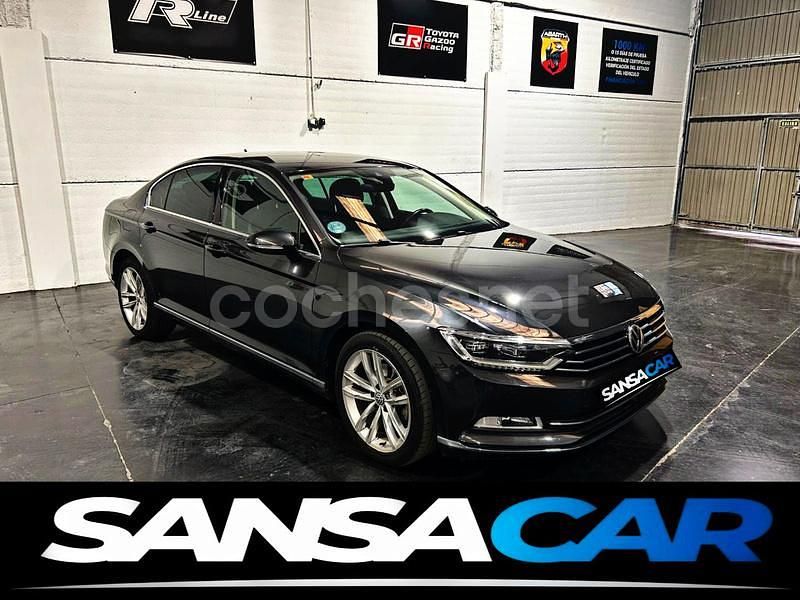 Gris / plata Usado 2019 VW Passat Executive Berlina | 15.999 € (Precio justo) - Imagen 1/4