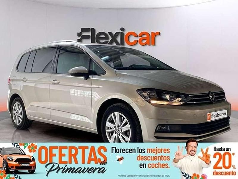 Usado VW Touran Life 150 CV (110 kW) 2024 Gris Monovolumen