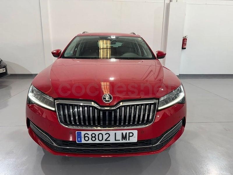 Usado Skoda Superb Style 150 CV (110 kW) 2021 Rojo Familiar