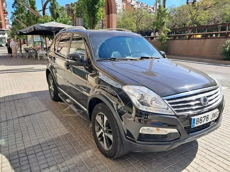 Usado SsangYong Rexton Limited 178 CV (130 kW) 2016 Negro SUV
