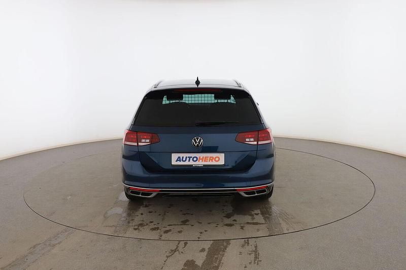 Usado VW Passat R-line 190 CV (139 kW) 2021 Azul Familiar