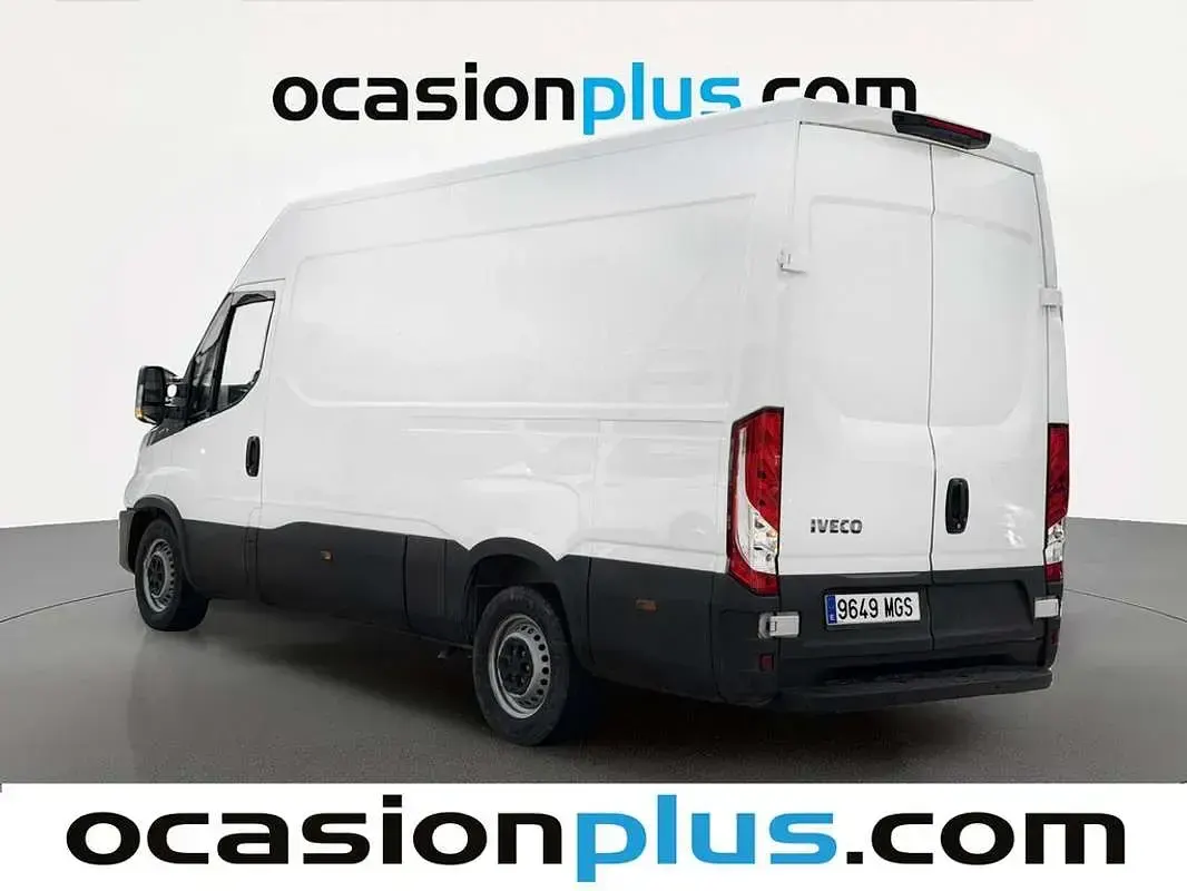 Usado Iveco Daily 156 CV (114 kW) 2023 Blanco Van