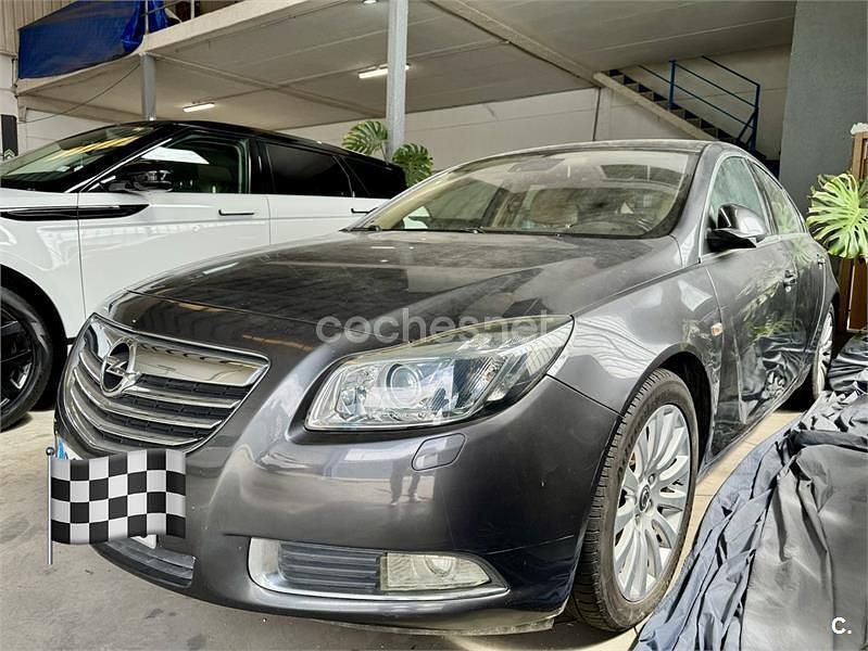 Usado Opel Insignia Cosmo 160 CV (117 kW) 2010 Gris / plata Berlina
