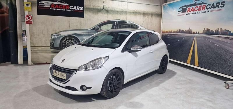 Usado Peugeot 208 Allure 156 CV (114 kW) 2012 Blanco Utilitario