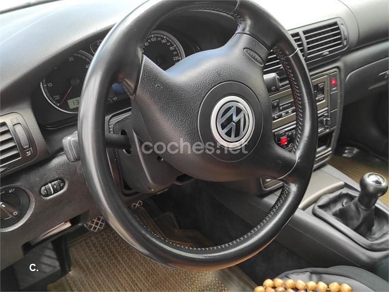 Usado VW Passat Trendline 130 CV (95 kW) 2002 Verde Berlina