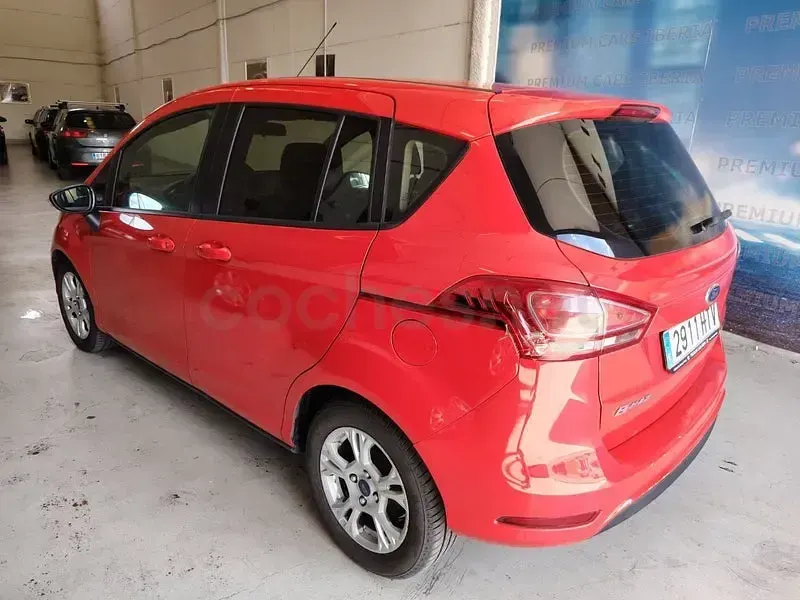 Usado Ford B-MAX Trend 100 CV (73 kW) 2013 Rojo Monovolumen