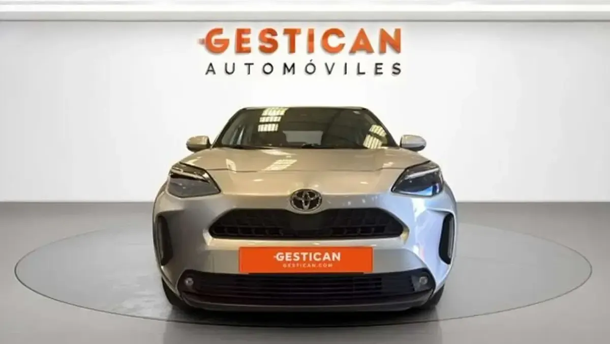 Używany Toyota Yaris Cross Active 125 KM (91 kW) 2024 Szary SUV