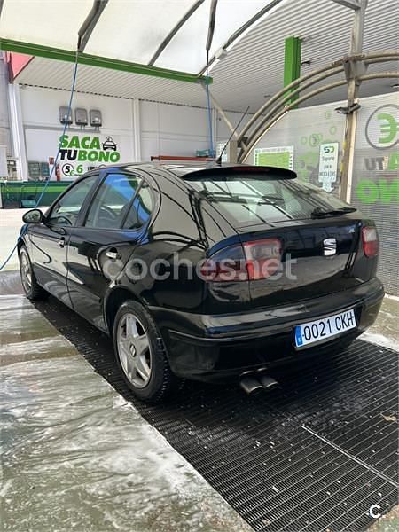 Usado Seat Leon Stella 90 CV (66 kW) 2003 Negro Utilitario