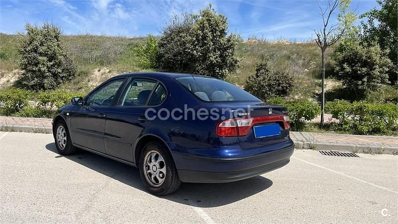 Usado Seat Toledo 110 CV (80 kW) 2001 Azul Berlina