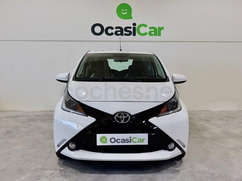 Usado Toyota Aygo X-play 69 CV (50 kW) 2017 Blanco Utilitario