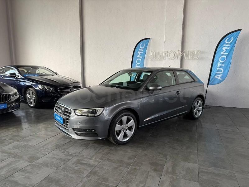 Usado Audi A3 Attraction 105 HP (77 kW) 2013 Cinzento Sedan