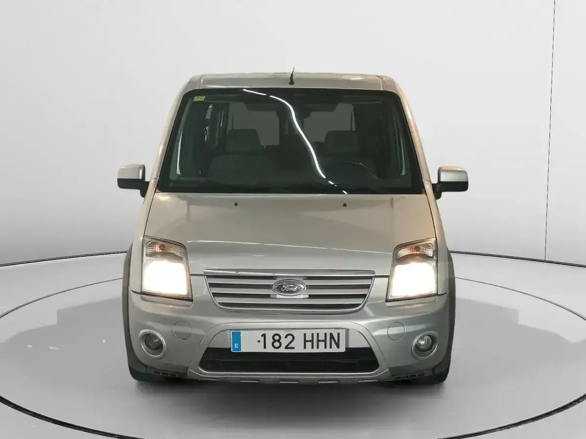 Usado Ford Tourneo Connect Trend 110 CV (80 kW) 2011 Gris / plata Monovolumen