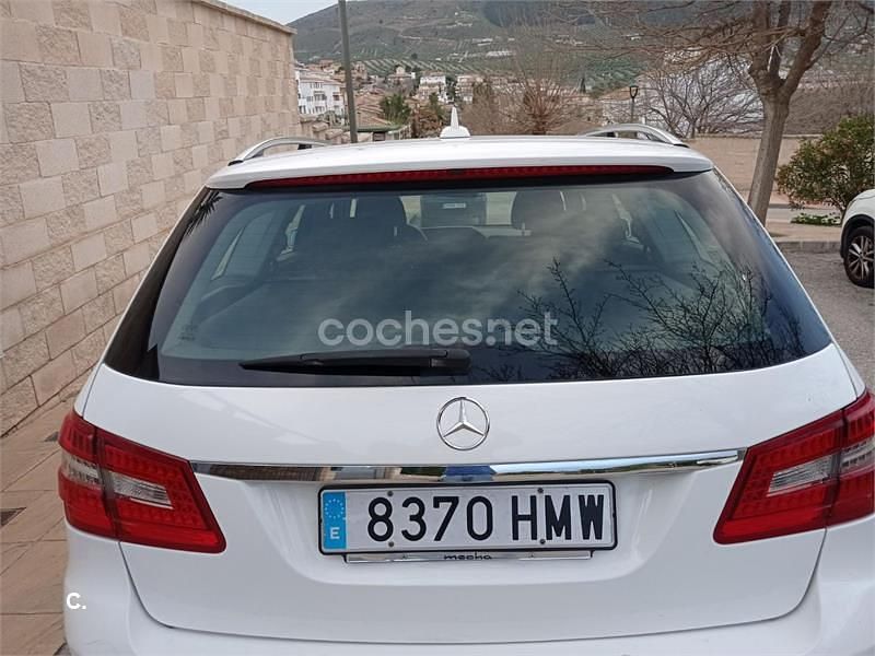 Usado Mercedes E220 170 CV (125 kW) 2012 Blanco Familiar
