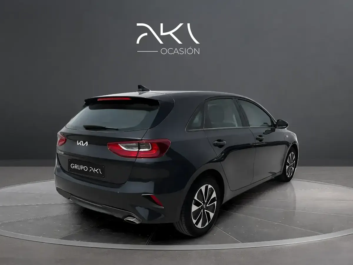 Usado Kia Ceed 100 CV (73 kW) 2025 Negro Utilitario