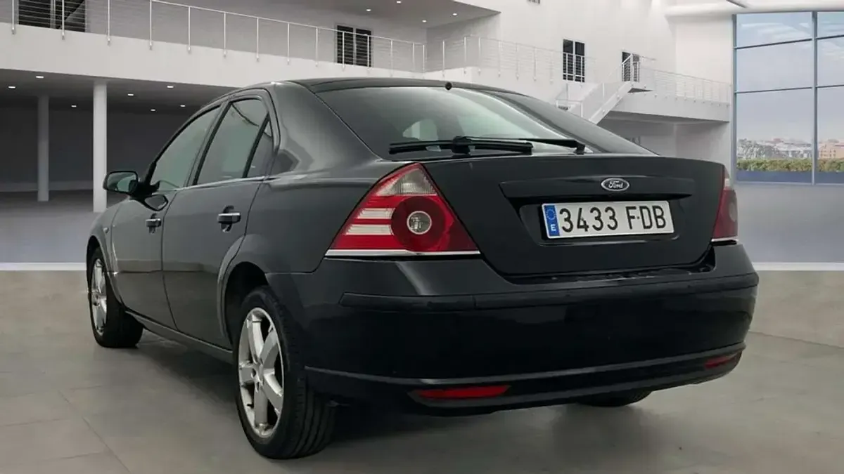 Usado Ford Mondeo Ghia 155 CV (114 kW) 2006 Negro Berlina