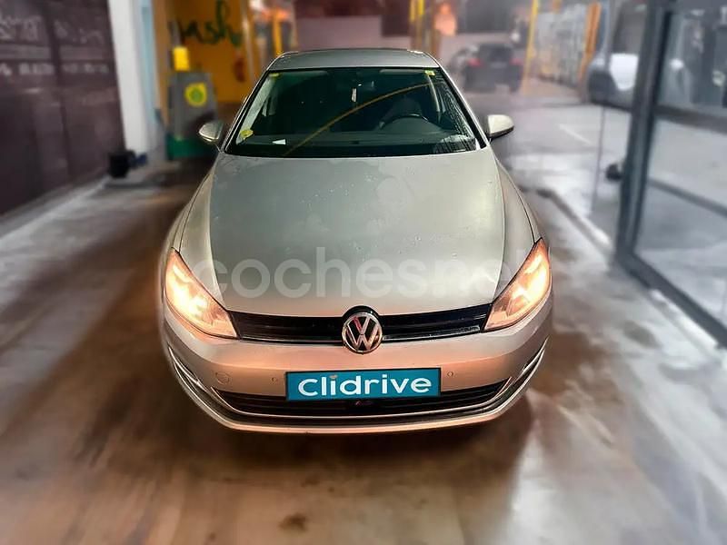 Usado VW Golf VII Advance 105 CV (77 kW) 2014 Gris / plata Berlina
