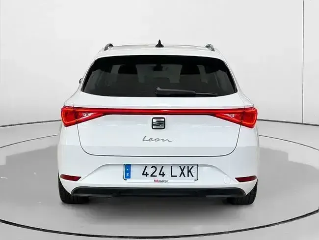 Usado Seat Leon Reference 115 CV (84 kW) 2022 Blanco Familiar
