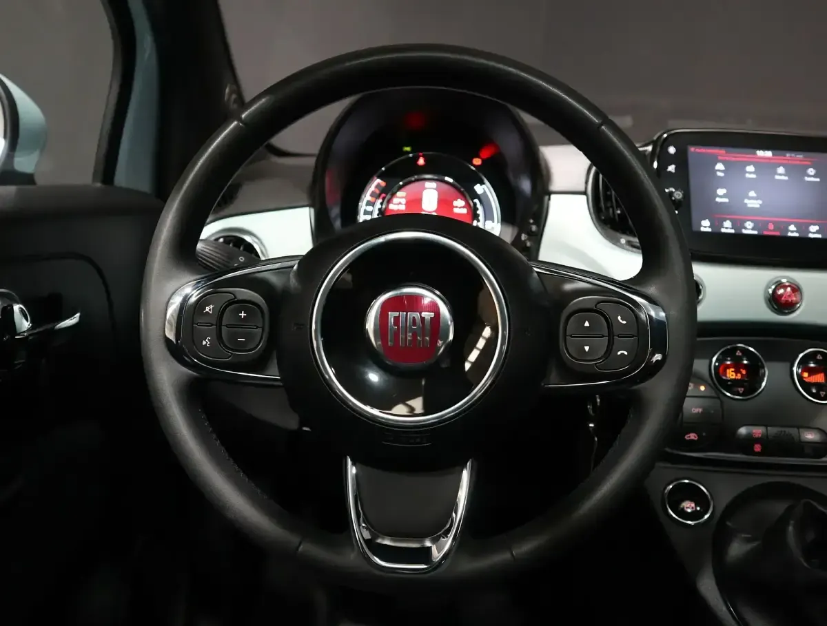 Usado Fiat 500 71 CV (52 kW) 2024 Azul Utilitario