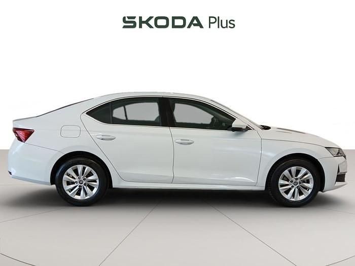 Usado Skoda Octavia Selection 150 CV (110 kW) 2025 Blanco