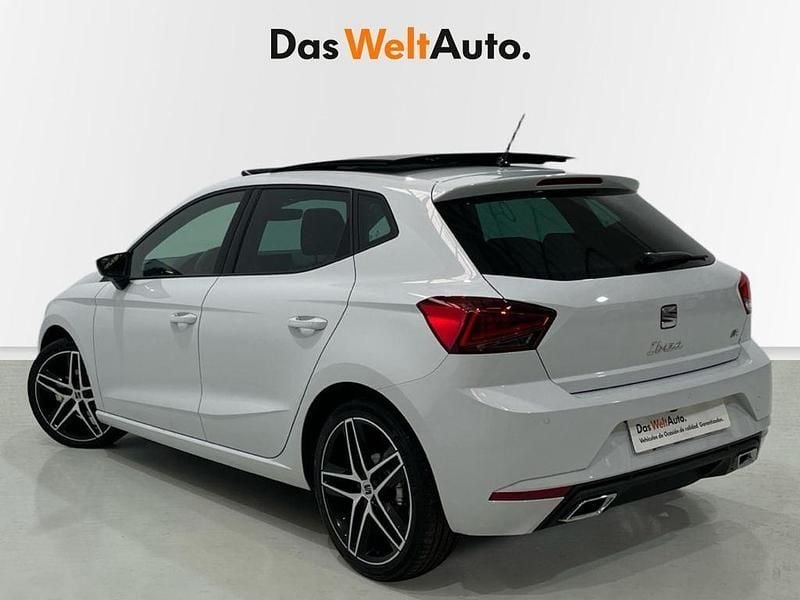 Usado Seat Ibiza FR 150 CV (110 kW) 2022 Blanco Utilitario