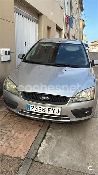 Usado Ford Focus Trend 115 CV (84 kW) 2007 Gris / plata Berlina