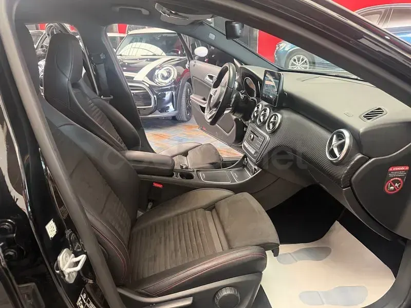 Usado Mercedes A200 136 CV (100 kW) 2017 Negro Utilitario