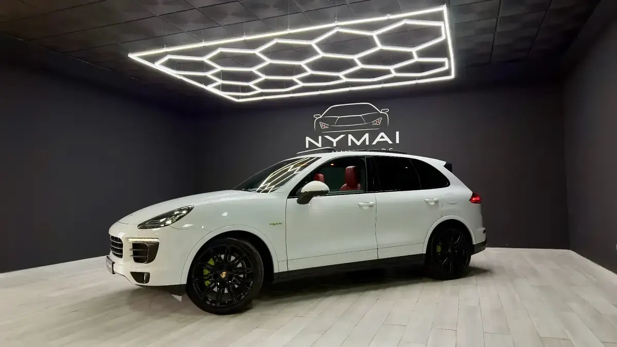 Usado Porsche Cayenne S E-Hybrid Platinum Edition 416 CV (305 kW) 2017 Blanco SUV