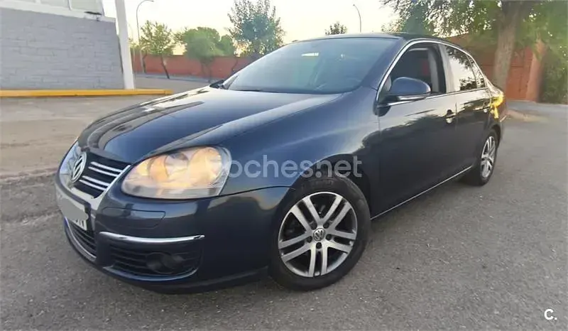 Usado VW Jetta Highline 105 CV (77 kW) 2008 Negro Berlina