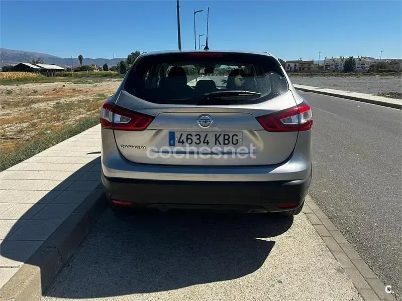 Usado Nissan Qashqai Acenta 110 CV (80 kW) 2017 Gris / plata SUV