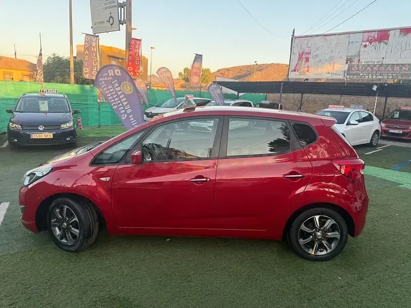 Usado Hyundai ix20 90 CV (66 kW) 2018 Granate Utilitario