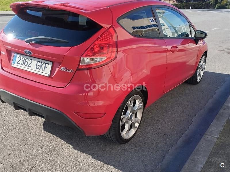 Usado Ford Fiesta Sport 90 CV (66 kW) 2008 Rojo Utilitario