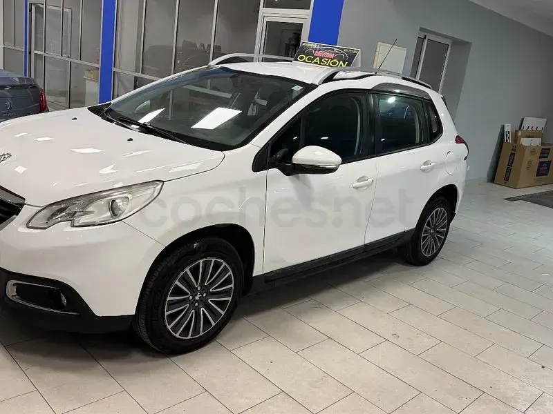 Usado Peugeot 2008 Style 100 CV (73 kW) 2015 Blanco SUV