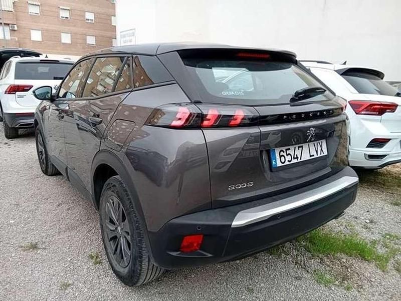 Usado Peugeot 2008 Active 110 CV (80 kW) 2022 Gris SUV