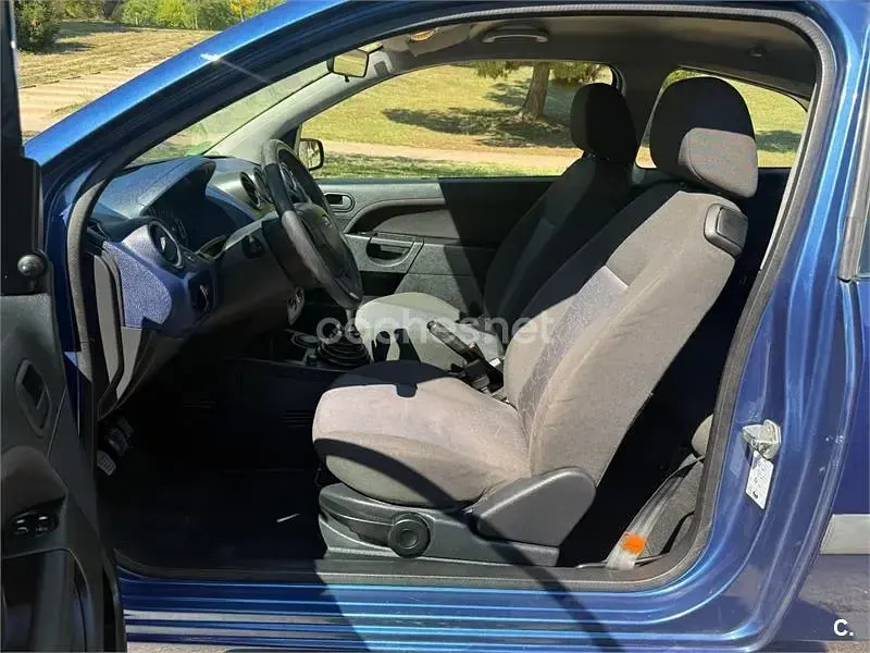 Usado Ford Fiesta Ambiente 70 CV (51 kW) 2008 Azul Utilitario